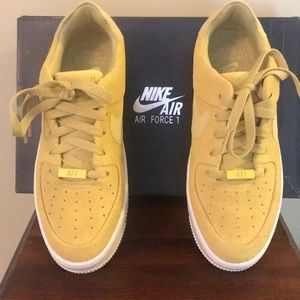 Nike Air Force 1 Low Sage in Mustard Yellow Size 7